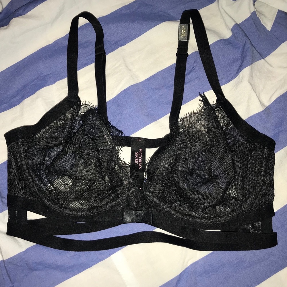 Sexy bondage style 32D